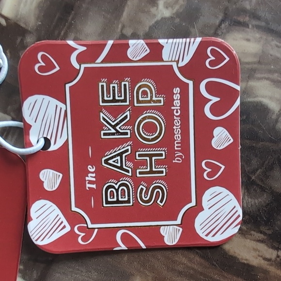 ❌SOLD❌Bakeshop Stacking Valentine's Day Measuring Cup Set with Heart Design - Picture 8 of 10